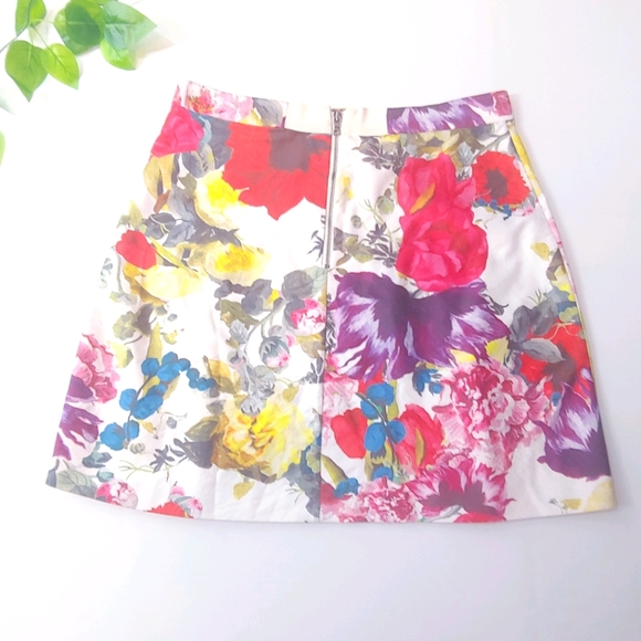 Alice + Olivia Floral Print Mini Skirt Size 4 - Picture 3 of 8